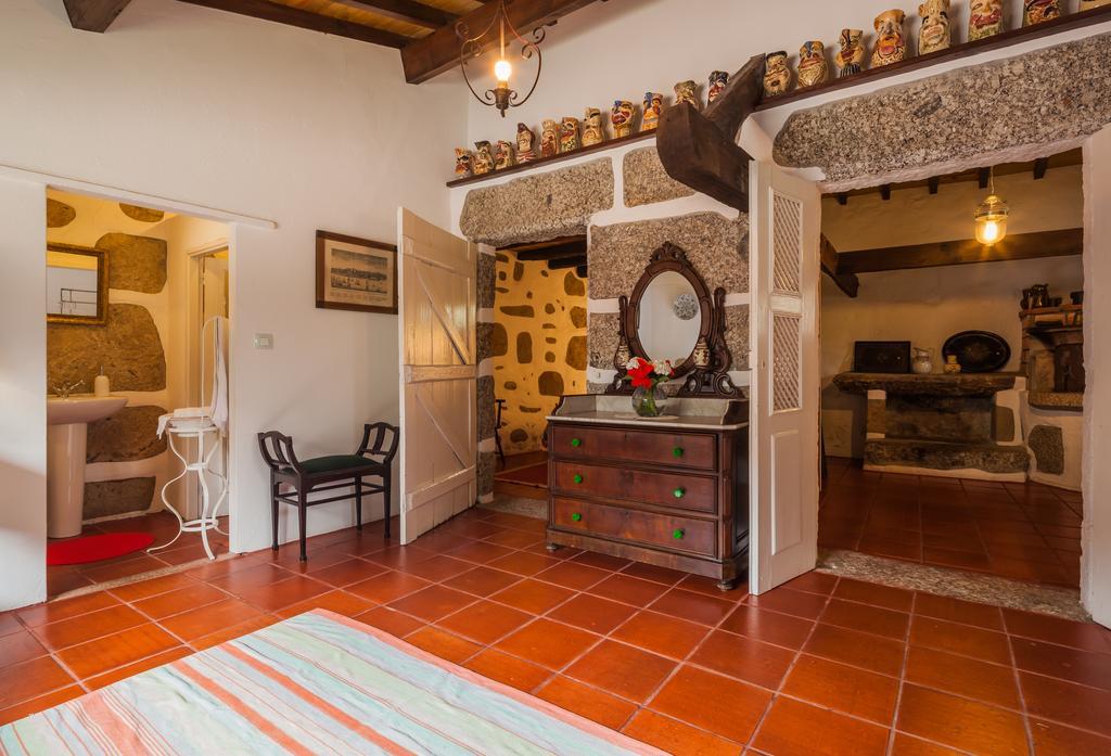 1720 Quinta Da Cancela - Winery & Farmhouse Гимарайнш Номер фото